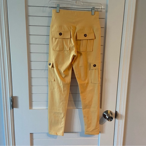 Yellow Leggings With Pockets NWOT Size M - Picture 4 of 5